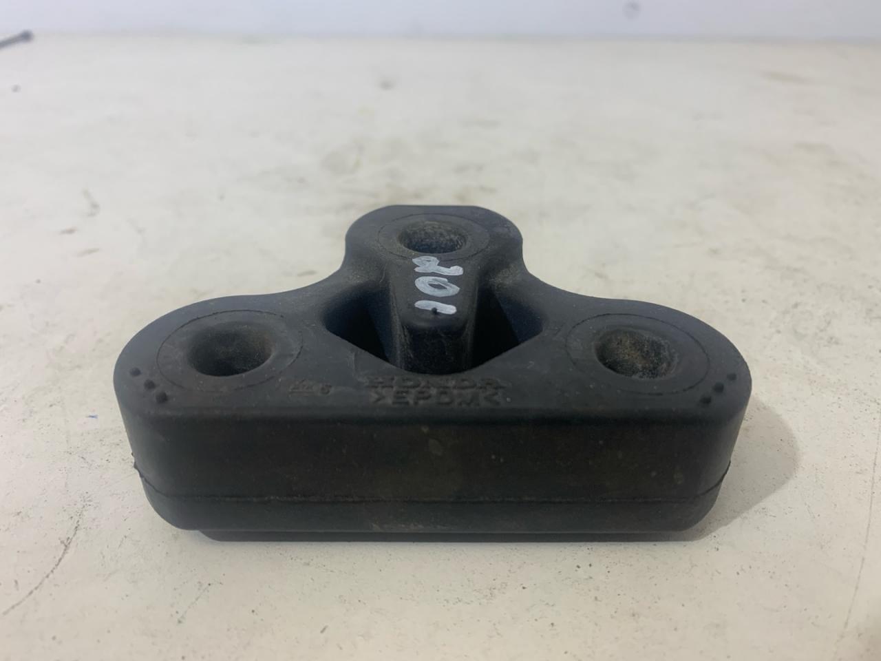 Резинка глушителя Honda CR-V 5 поколение 2019, 1.5 л., бензин, АКПП, белый - фото №1