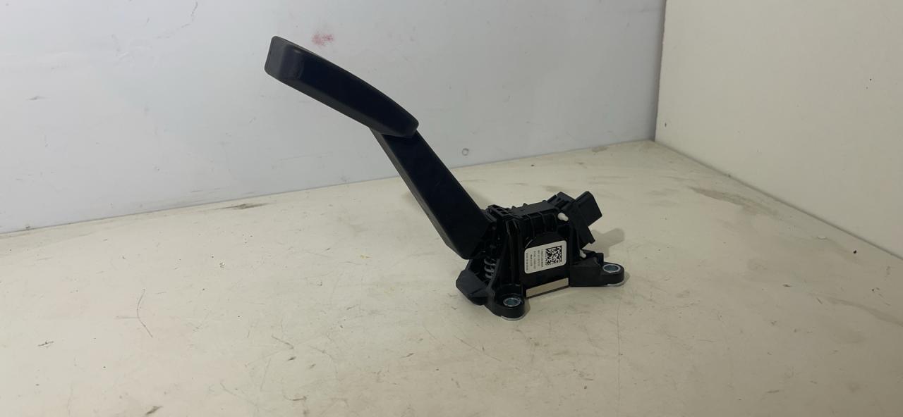 педаль Honda CR-V 5 поколение 2019, 1.5 л., бензин, АКПП, белый, 204427-02, PA66-GF40 - фото №1