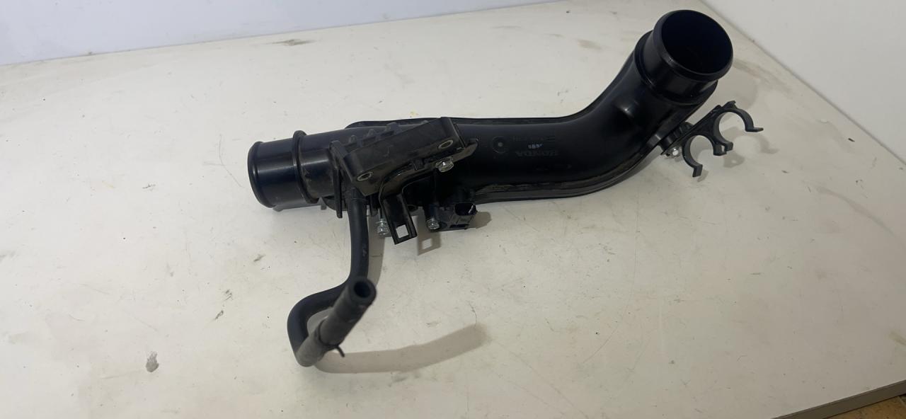 патрубок интеркулера Honda Accord 10 поколение 2018, 1.5 л., бензин, АКПП, седан, 17294-6A0-A01 - фото №1