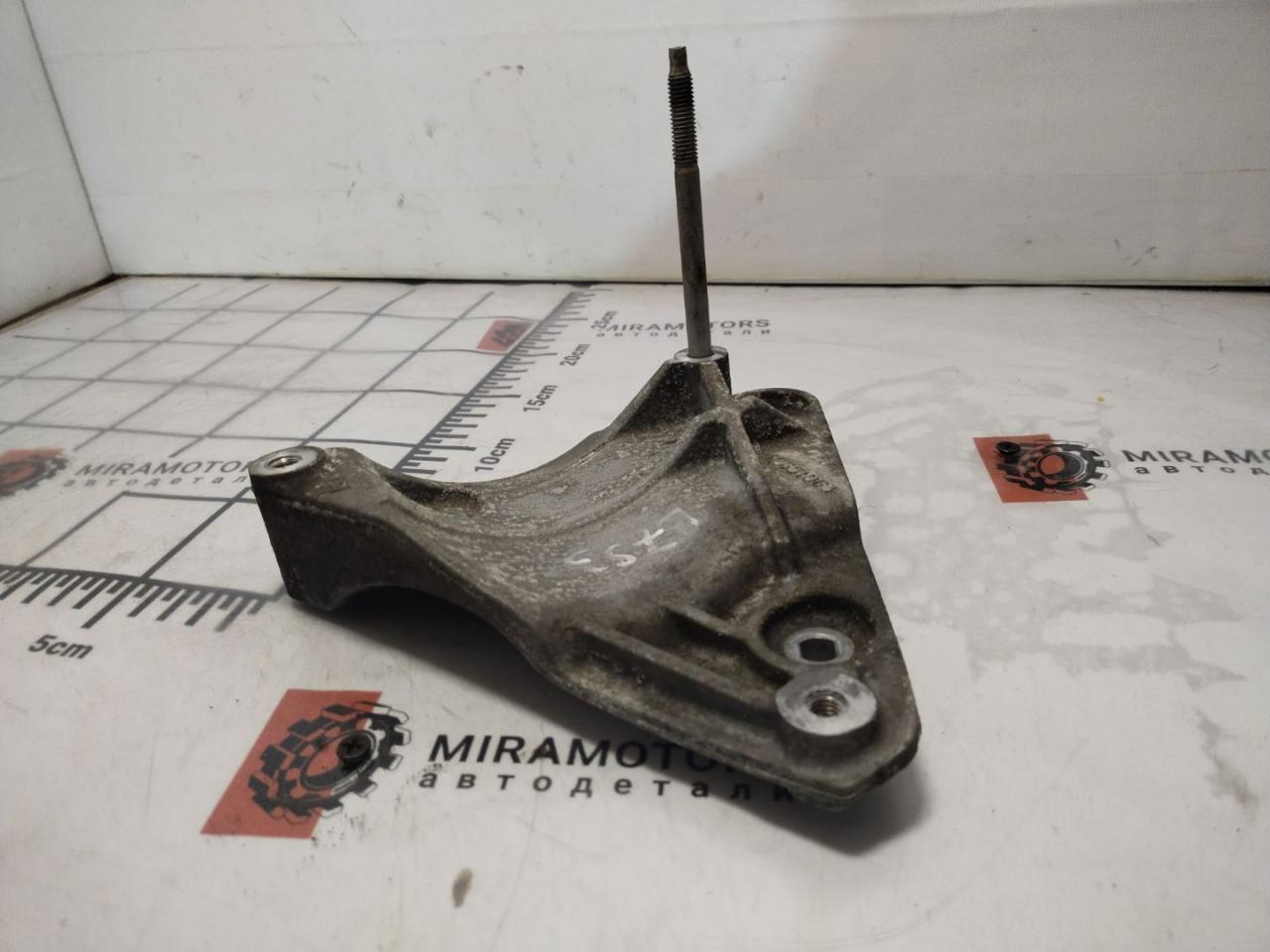 кронштейн компрессора кондиционера Chevrolet Equinox 3 поколение 2019, 1.5 л., бензин, АКПП, серый, внедорожник 5 дв., полный привод, 12651063 - фото №1