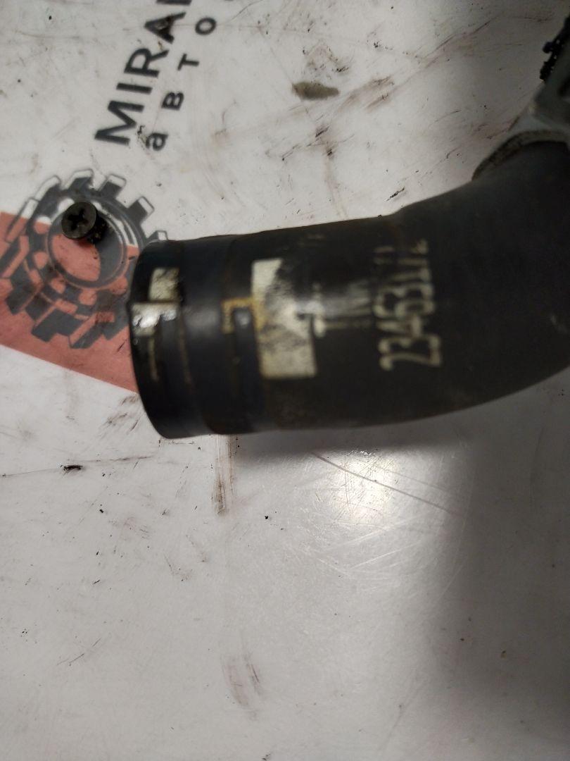 патрубок (трубопровод, шланг) Chevrolet Equinox 3 поколение 2019, 1.5 л., бензин, АКПП, серый, внедорожник 5 дв., полный привод, 23463172 - фото №1