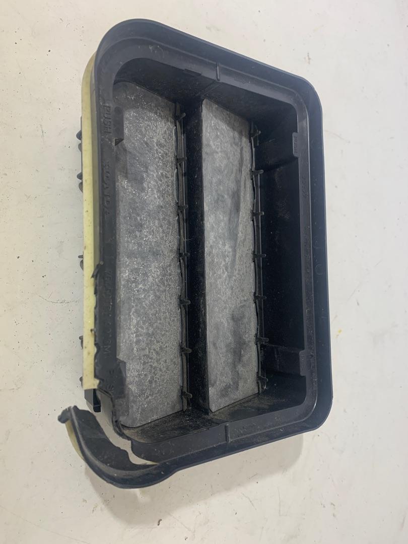 Решетка вентиляции кузова Acura RDX 3 поколение 2019, 2.0 л., бензин, АКПП, белый, передний привод, 75451TBAA010M1, 75450TBAA02 - фото №1