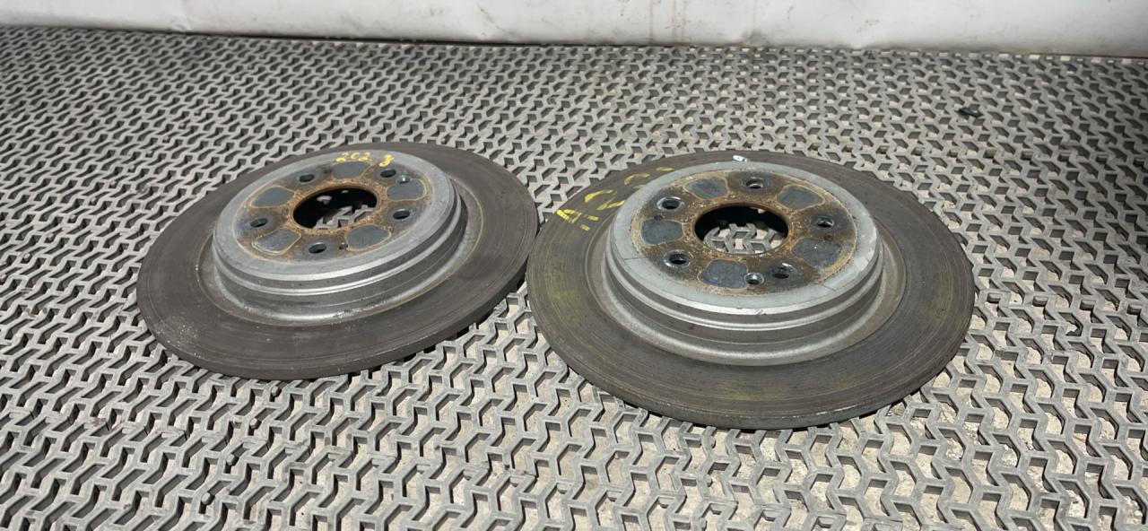 диск тормозной задний Acura RDX 3 поколение 2019, 2.0 л., бензин, АКПП, белый, передний привод, 42510-TJB-A01 - фото №1