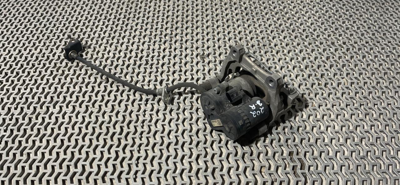 суппорт задний правый Acura RDX 3 поколение 2019, 2.0 л., бензин, АКПП, белый, передний привод, 43019-TJB-A02 - фото №1