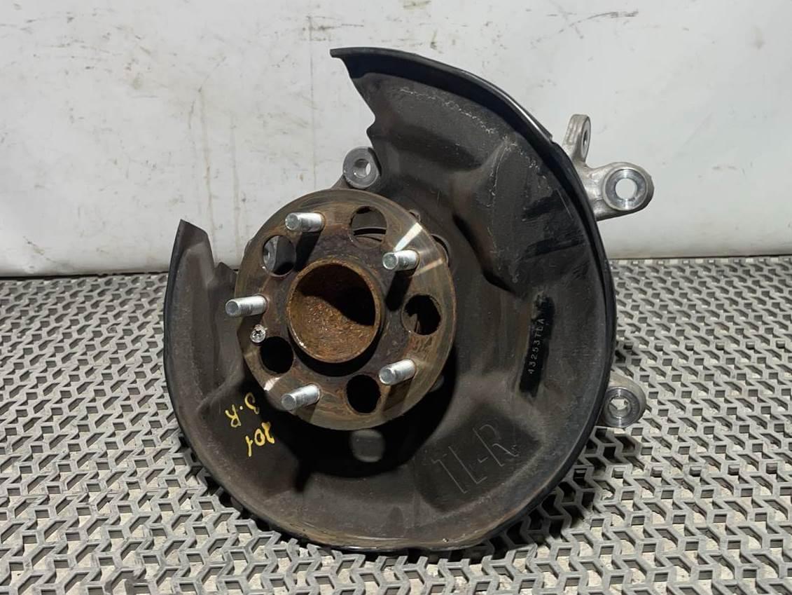 ступица задняя правая Honda CR-V 5 поколение 2019, 1.5 л., бензин, АКПП, белый, 52210-TLA-A02 - фото №1