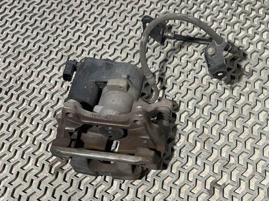 суппорт задний правый Honda CR-V 5 поколение 2019, 1.5 л., бензин, АКПП, белый, 43018-TLA-A01 - фото №1