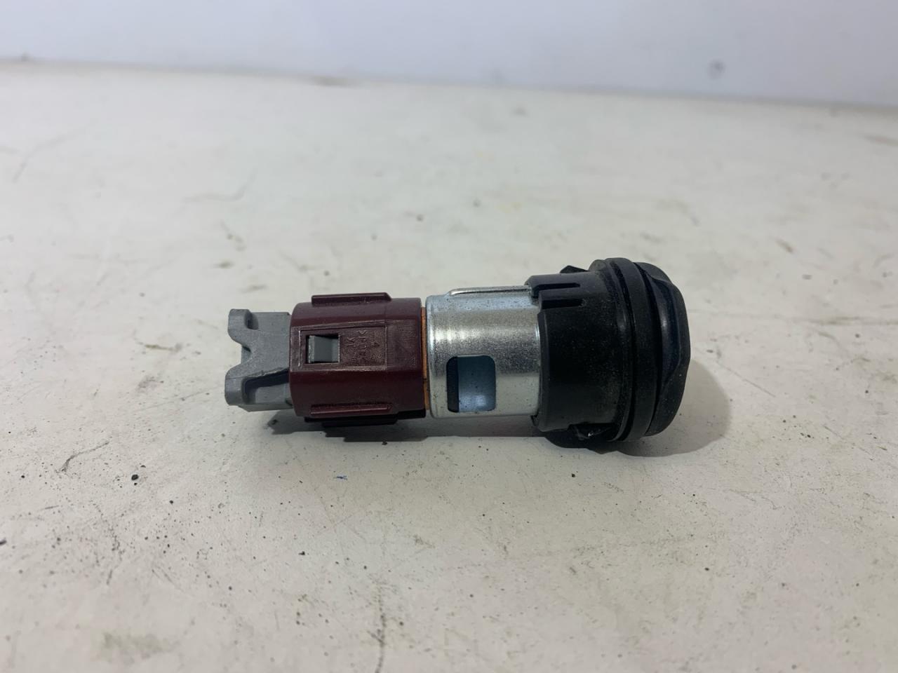 прикуриватель GMC Terrain 2 поколение 2018, 2.0 л., бензин, АКПП, внедорожник 5 дв. - фото №1