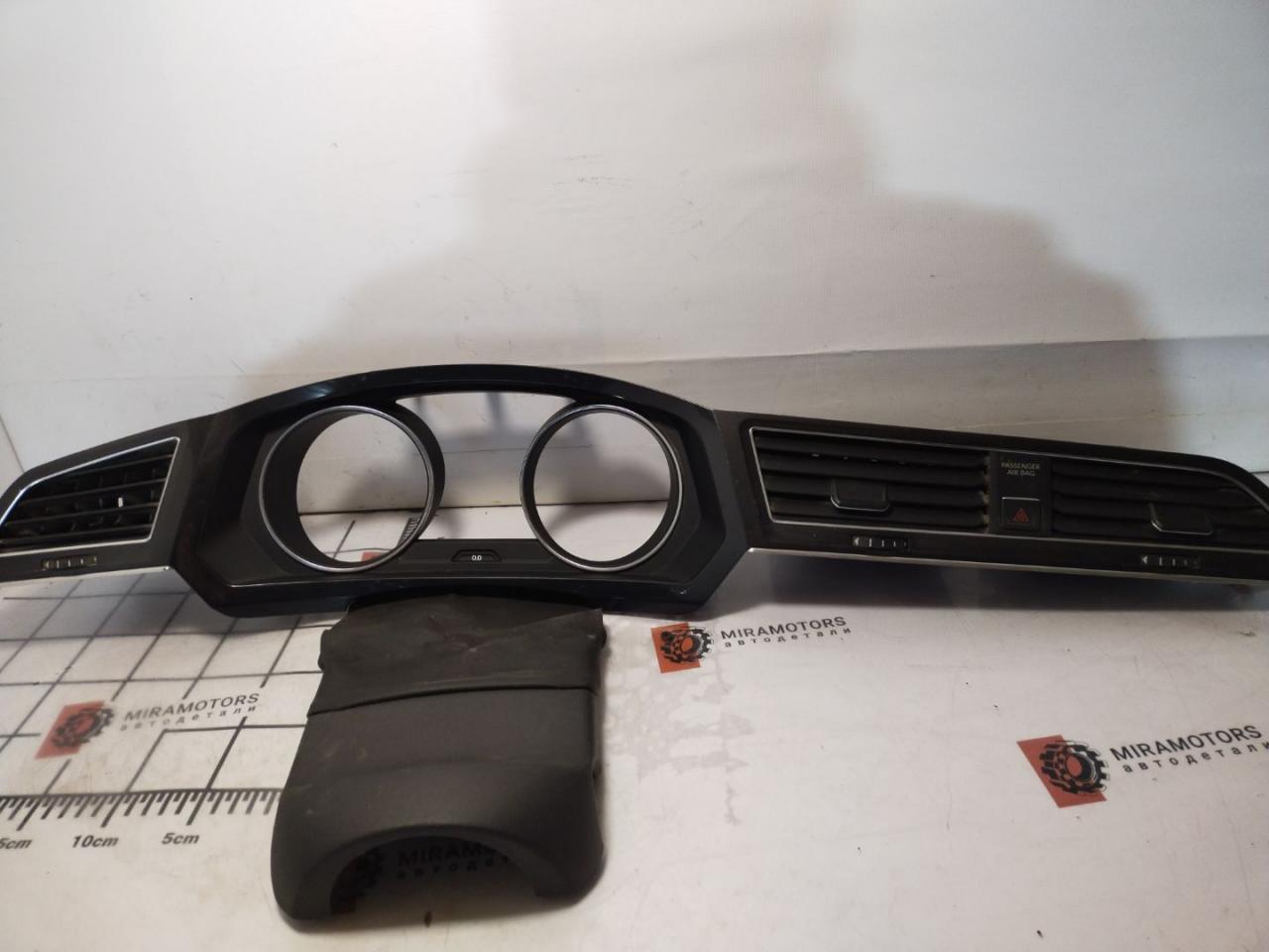 рамка панели приборов Volkswagen Tiguan 2 поколение 2018, 2.0 л., FSI, бензин, АКПП, белый, внедорожник 5 дв., 5NN815735 - фото №1