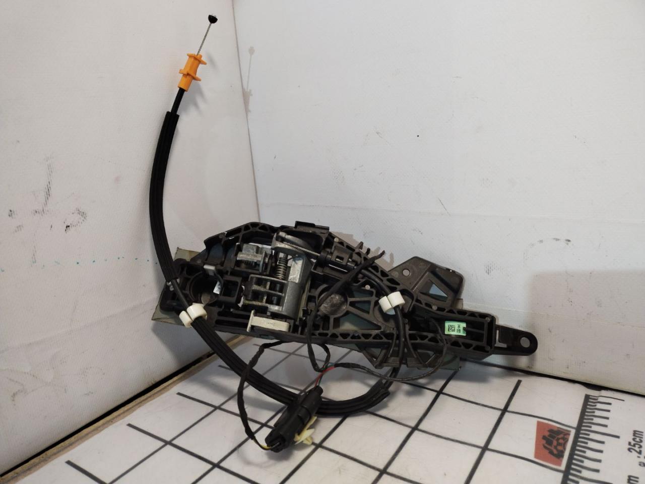 ручка наружная GMC Terrain 2 поколение 2018, 2.0 л., бензин, АКПП, серый, передний привод - фото №1