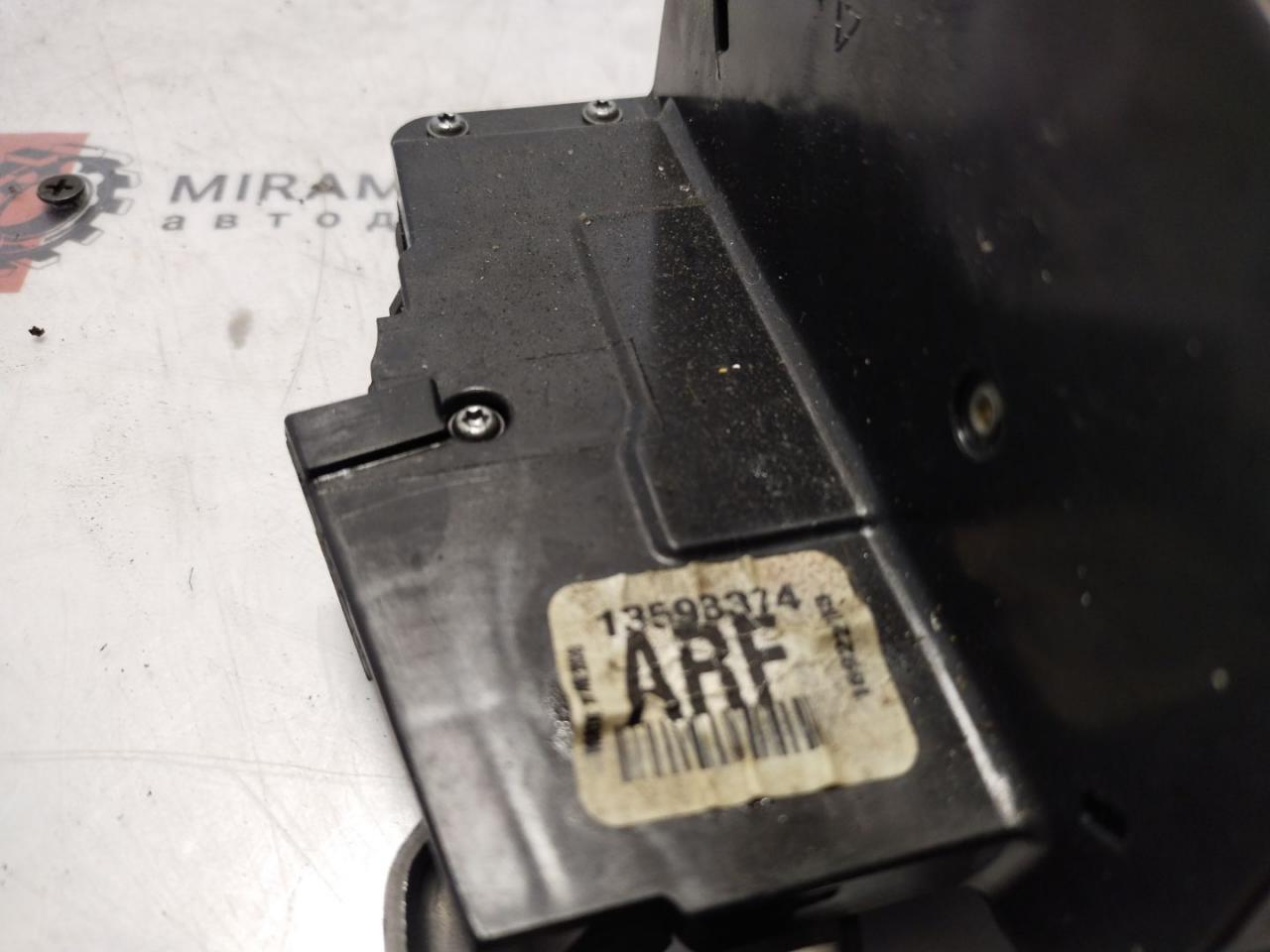 замок двери передней правой GMC Terrain 2 поколение 2018, 2.0 л., бензин, АКПП, серый, передний привод, 13598374 - фото №1