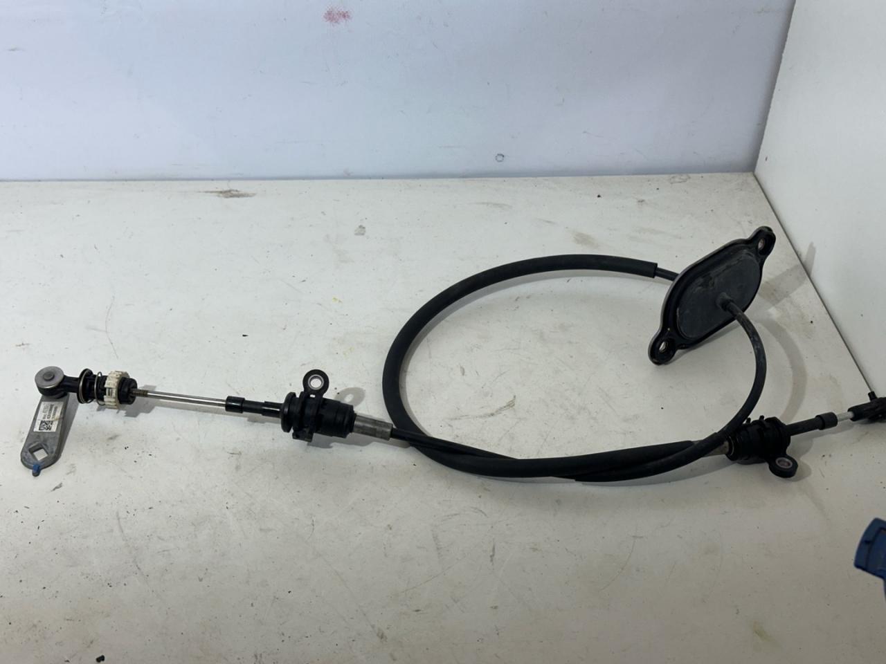 трос кулисы КПП Chevrolet Equinox 3 поколение 2020, 1.5 л., бензин, АКПП, черный, внедорожник 5 дв., 84414111 - фото №1