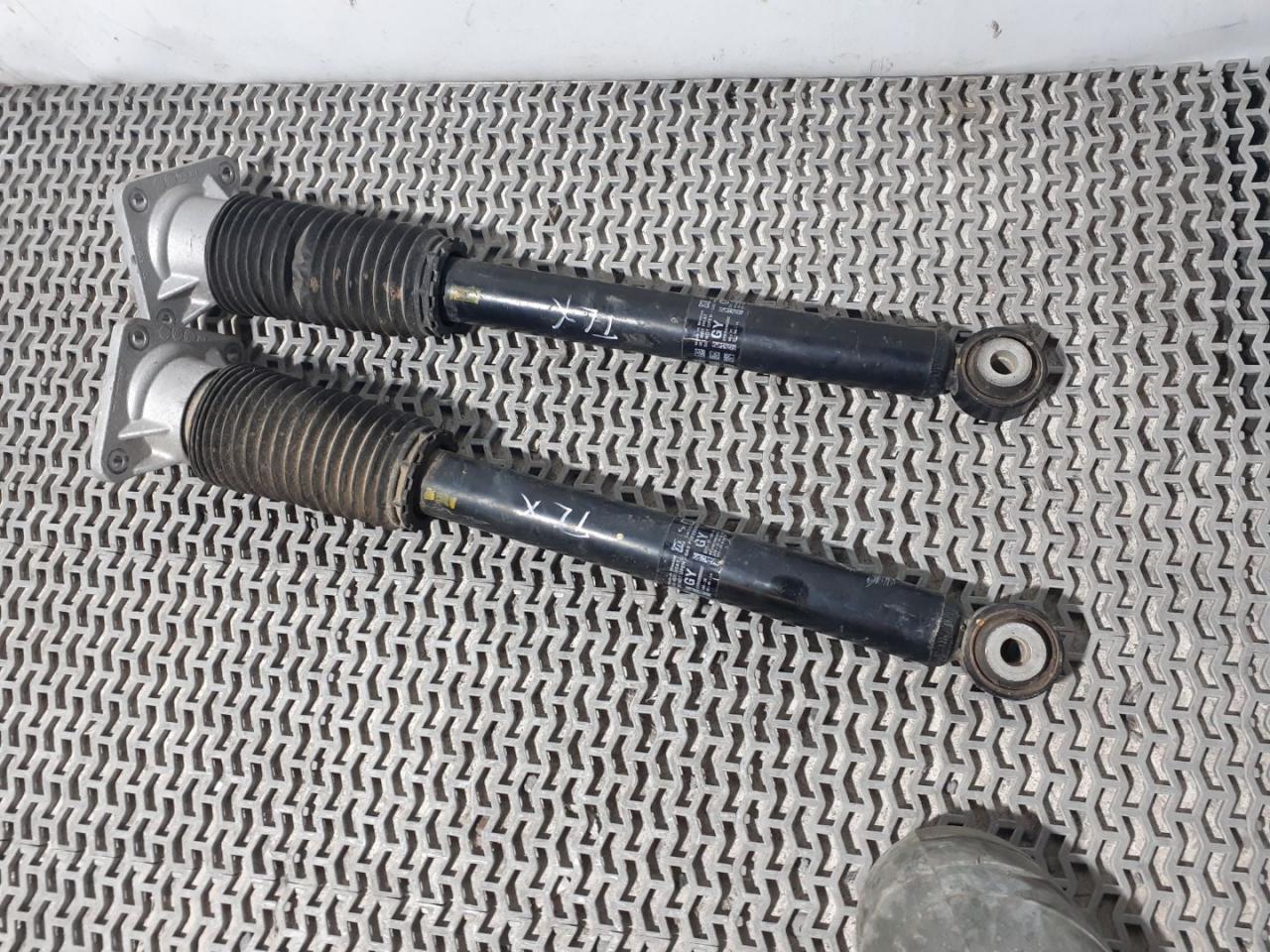 амортизатор задний Acura TLX 3-е поколение 2022, 2.0 л., бензин, АКПП, белый, седан - фото №1