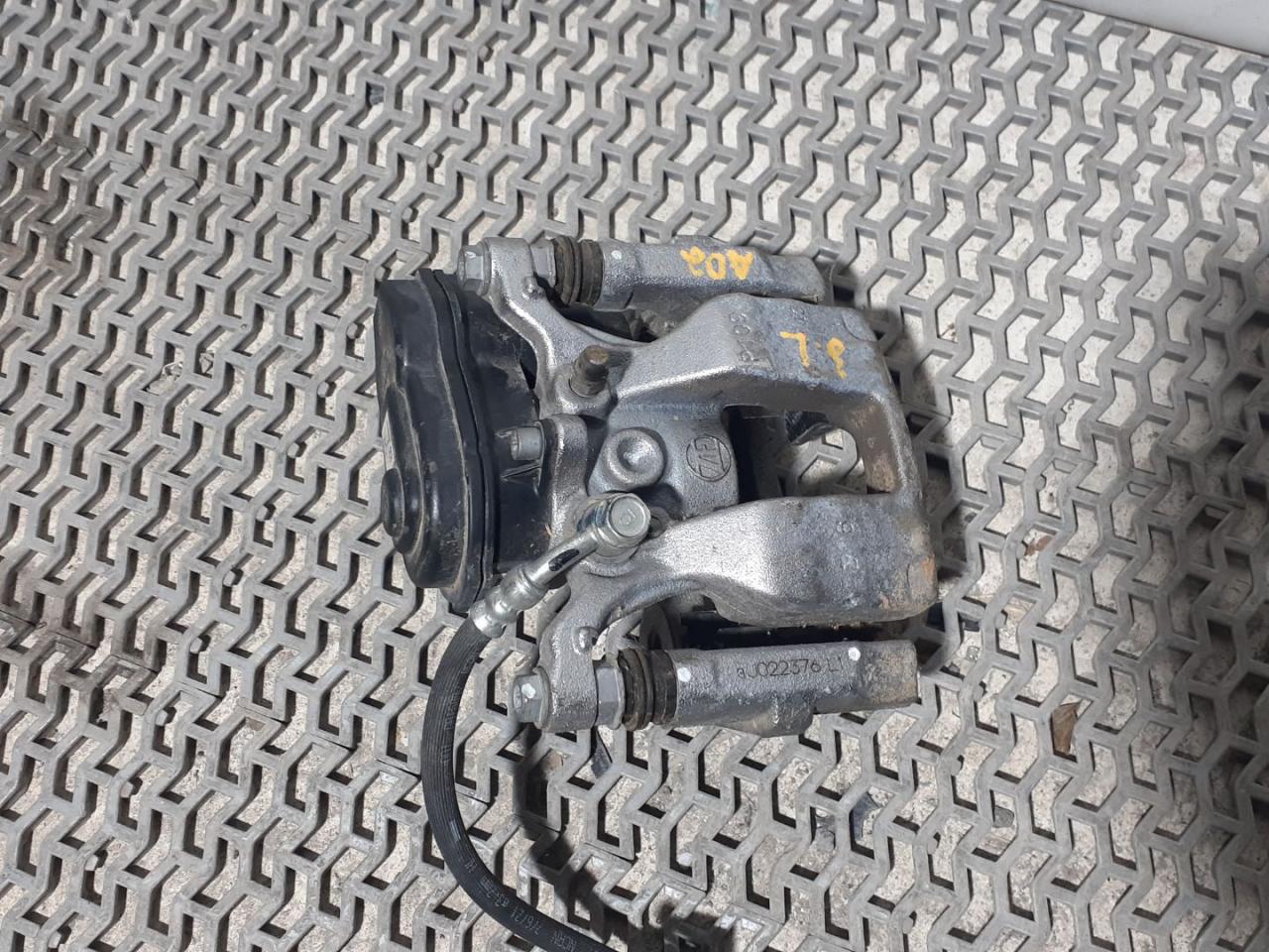 суппорт задний левый Acura MDX 4 поколение 2022, 3.5 л., бензин, АКПП, серый, внедорожник 5 дв., 43230TYA, A040-M1 - фото №1