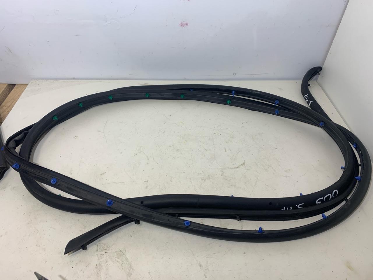 уплотнитель двери Chevrolet Malibu 9 поколение 2017, 1.5 л., бензин, АКПП, седан - фото №1