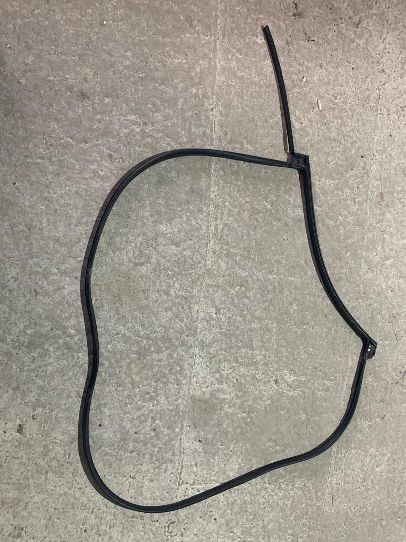 уплотнитель двери Honda CR-V 5 поколение 2019, 1.5 л., бензин, АКПП, белый - фото №1