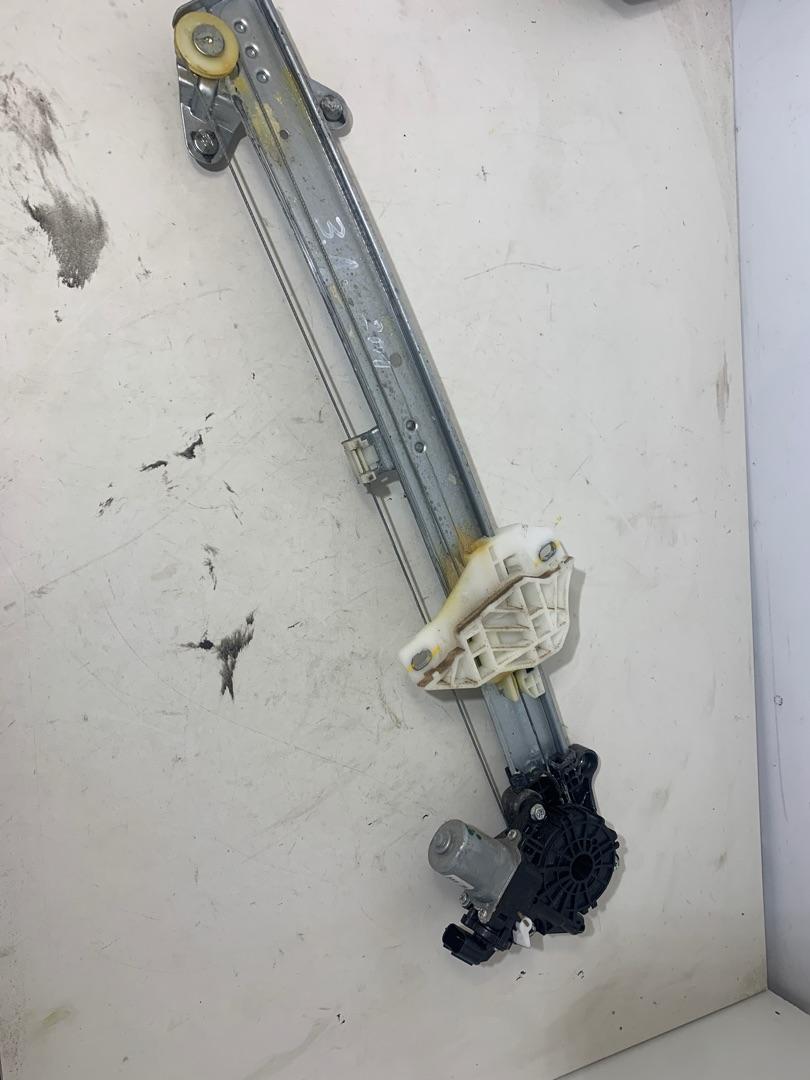 стеклоподъемник задний левый Honda CR-V 5 поколение 2019, 1.5 л., бензин, АКПП, белый, WR19-00980911 - фото №1