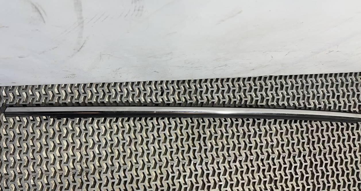 молдинг двери передней левой Acura TLX 3-е поколение 2021, 2.0 л., бензин, АКПП, седан, 72450-TJB-A01 - фото №1