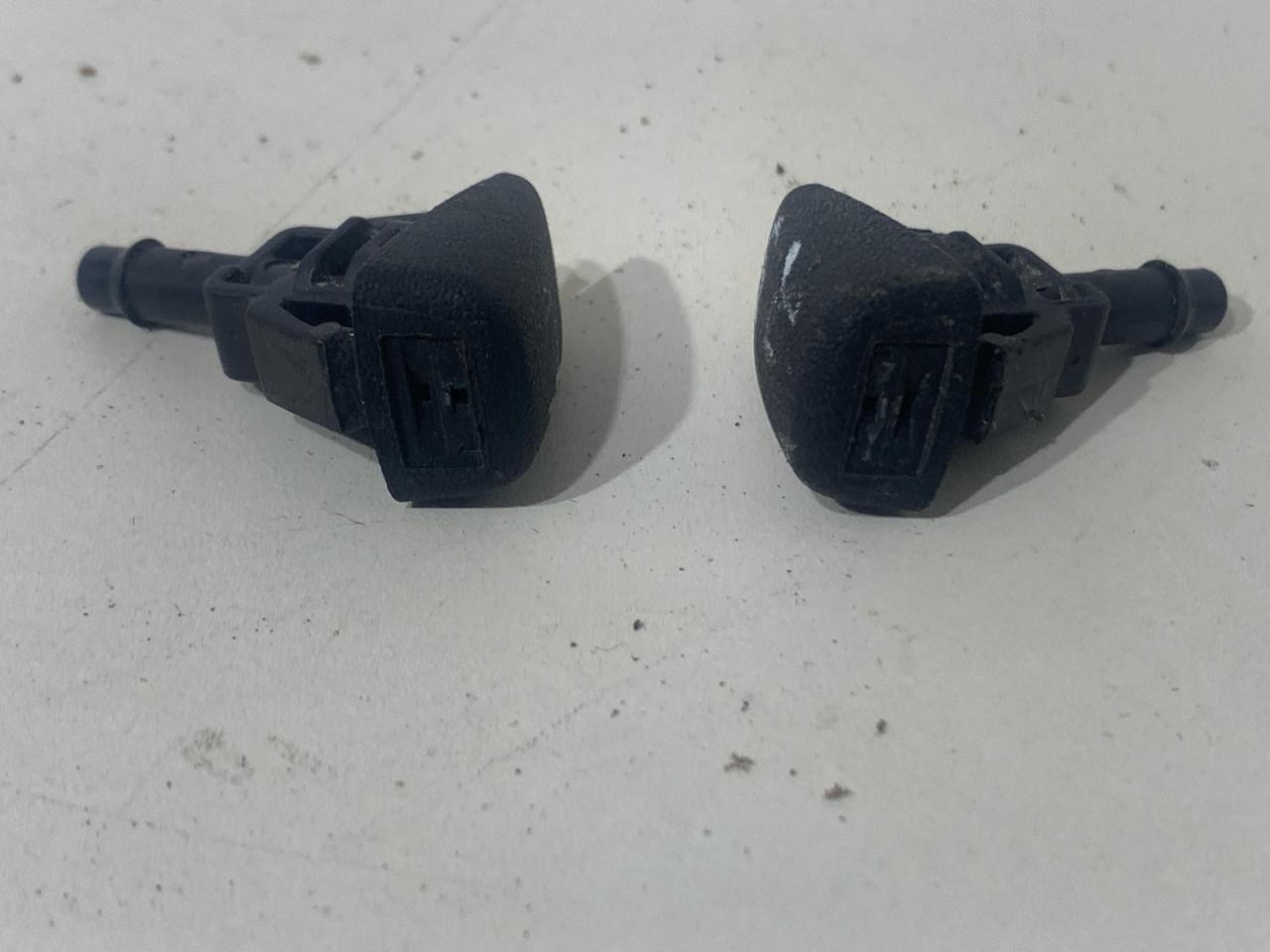 форсунка омывателя лобового стекла GMC Terrain 2 поколение 2018, 1.5 л., бензин, АКПП, черный, внедорожник 5 дв., полный привод - фото №1