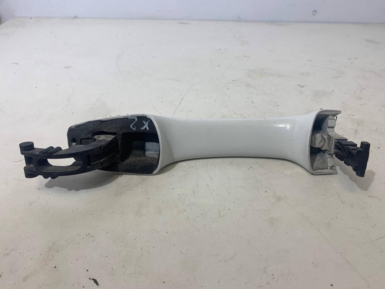 ручка наружная Volkswagen Tiguan 2 поколение 2018, 2.0 л., FSI, бензин, АКПП, белый, внедорожник 5 дв., 5NN837206GRU - фото №1