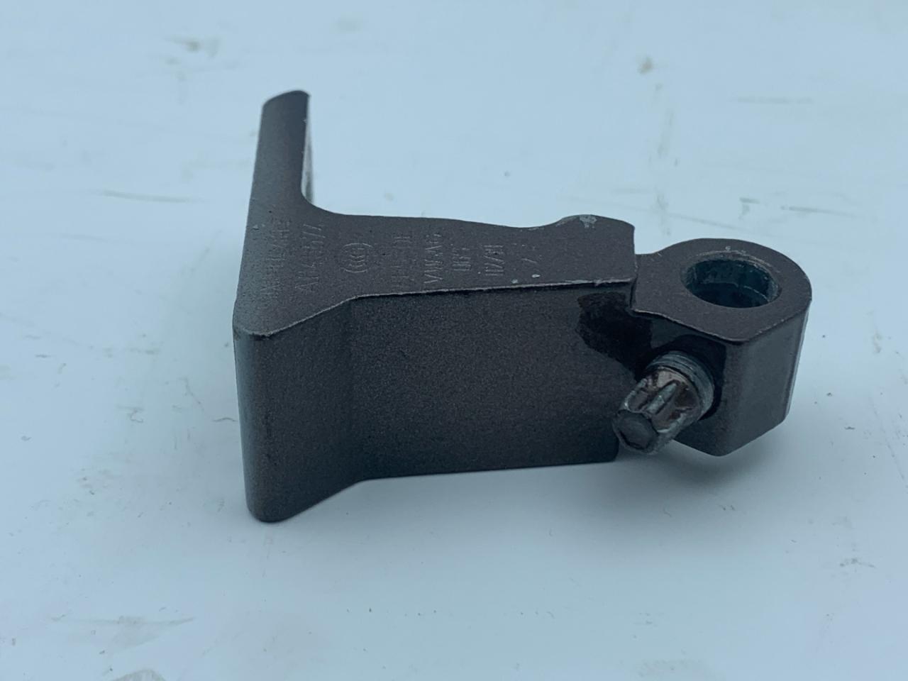 петля двери Volkswagen Tiguan 2 поколение 2018, 2.0 л., FSI, бензин, АКПП, белый, внедорожник 5 дв., 8X0831403E - фото №1