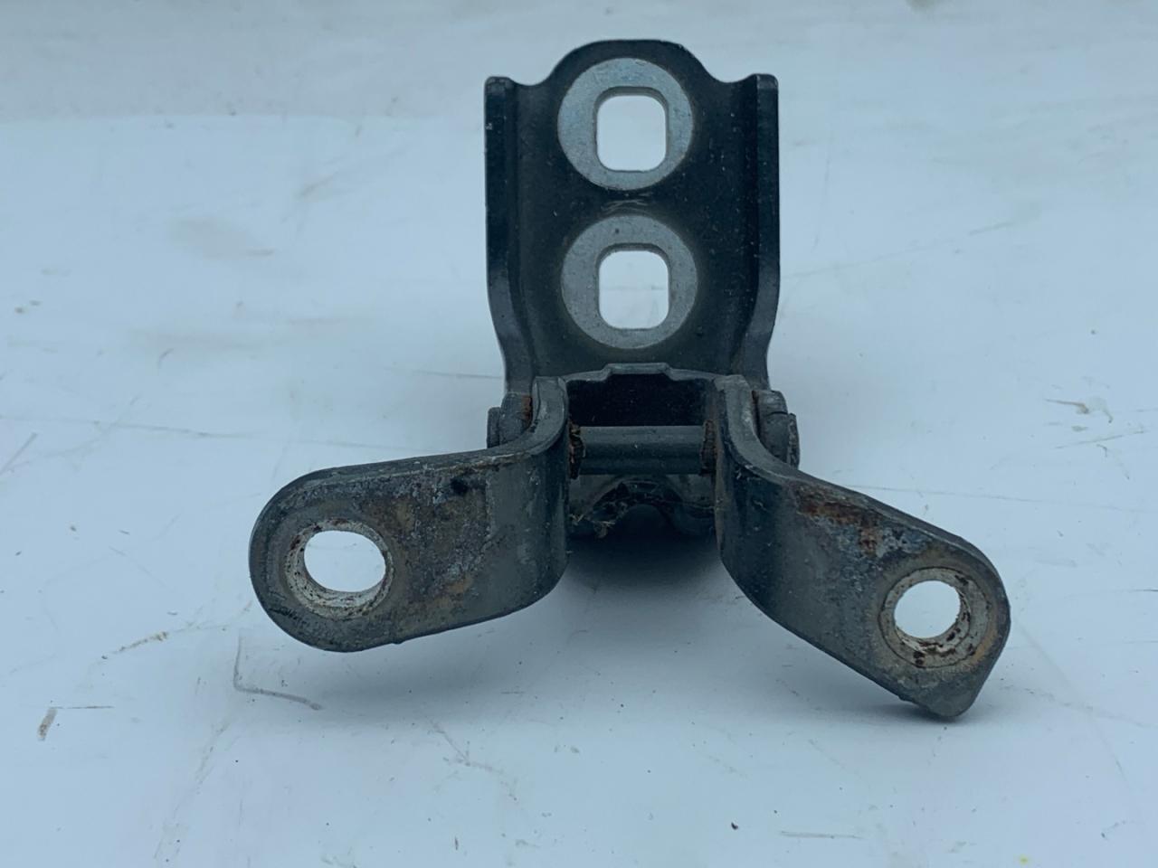 петля двери GMC Terrain 2 поколение 2018, 1.5 л., бензин, АКПП, черный, внедорожник 5 дв., полный привод - фото №1