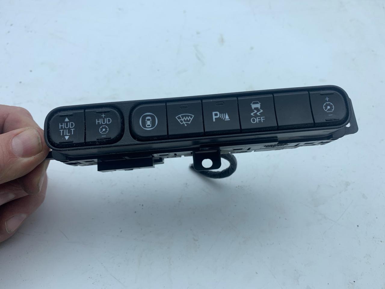 кнопка (выключатель) Acura TLX 3-е поколение 2021, 2.0 л., бензин, АКПП, седан, 35825TGVA21 - фото №1