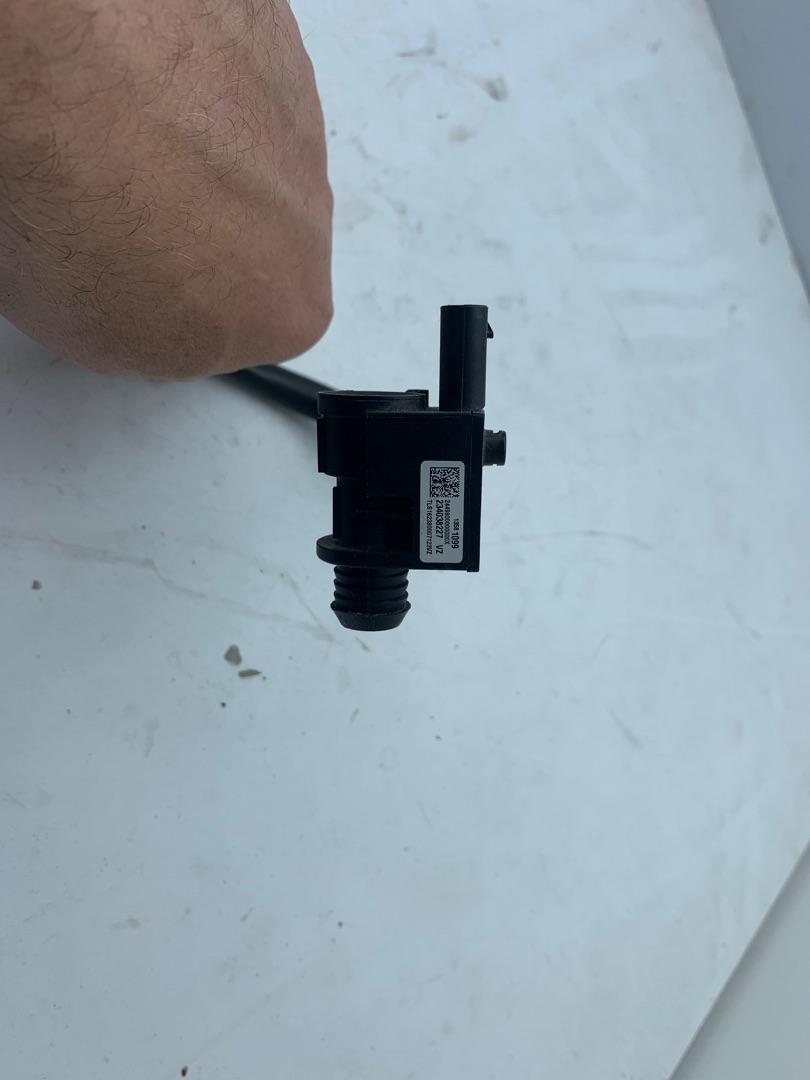 электромагнитный клапан GMC Terrain 2 поколение 2018, 1.5 л., бензин, АКПП, черный, внедорожник 5 дв., полный привод, 13581099 - фото №1