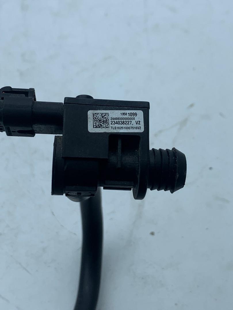 электромагнитный клапан GMC Terrain 2 поколение 2018, 1.5 л., бензин, АКПП, черный, внедорожник 5 дв., полный привод, 13581099 - фото №1