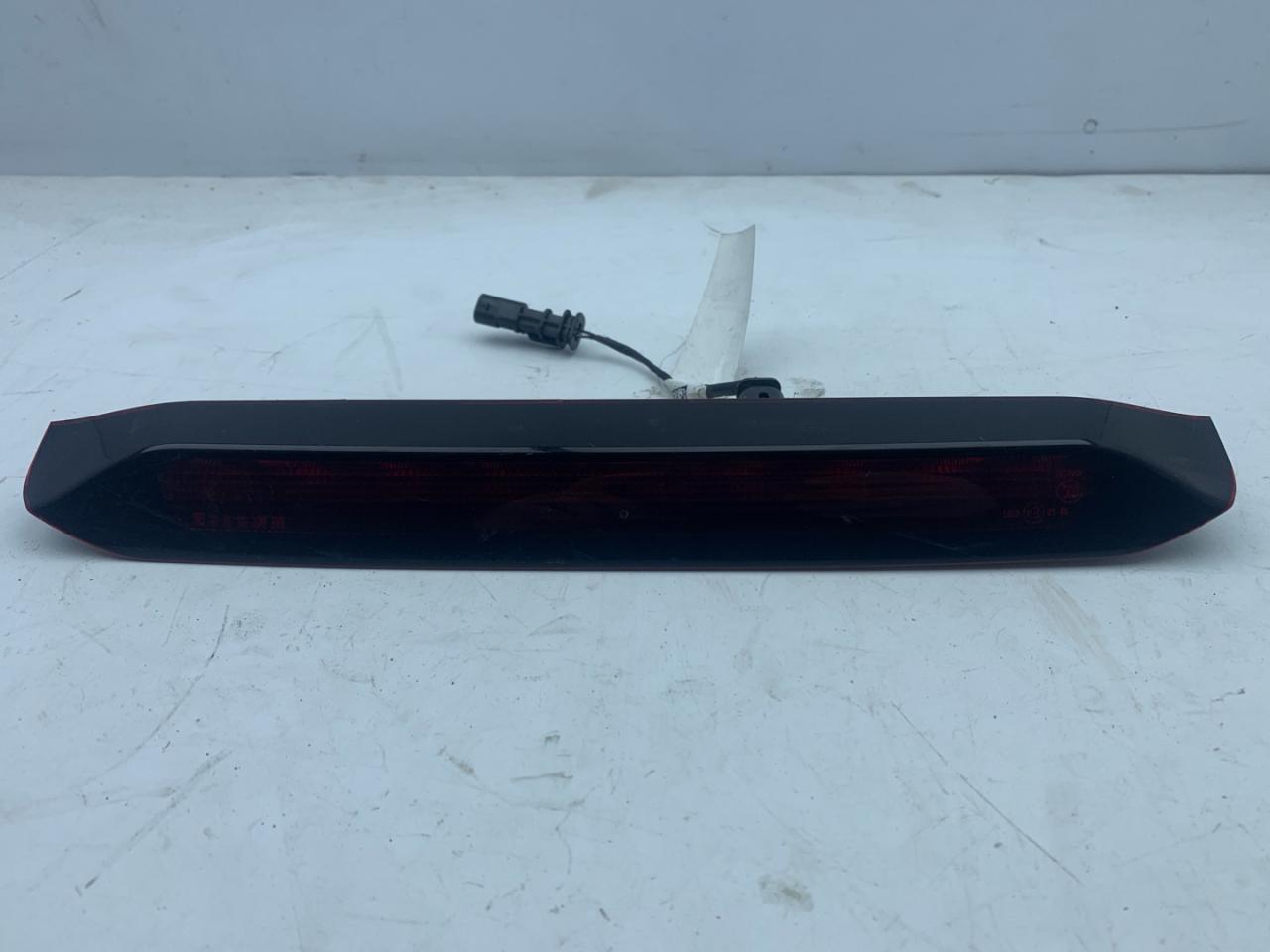 стоп-сигнал GMC Terrain 2 поколение 2018, 1.5 л., бензин, АКПП, черный, внедорожник 5 дв., полный привод, 23405398 - фото №1