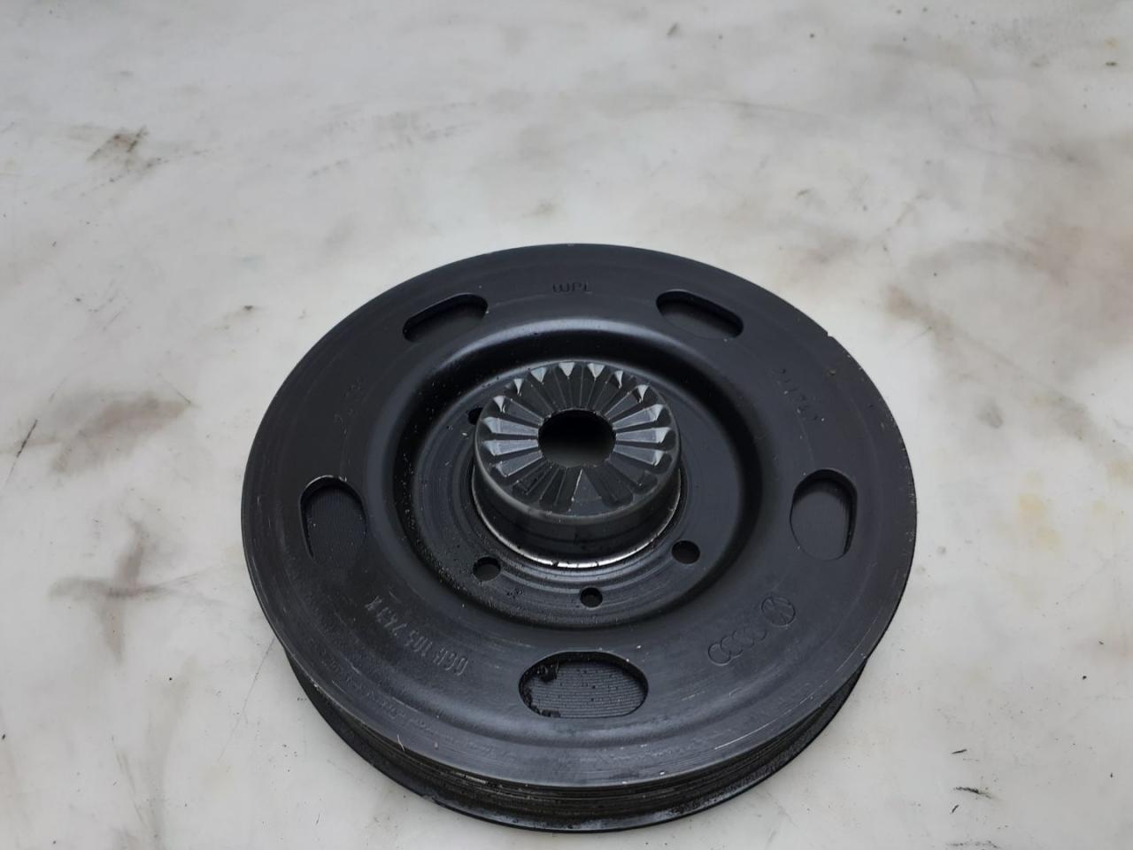 шкив коленвала Volkswagen Tiguan 2 поколение 2018, 2.0 л., FSI, бензин, АКПП, белый, внедорожник 5 дв. - фото №1