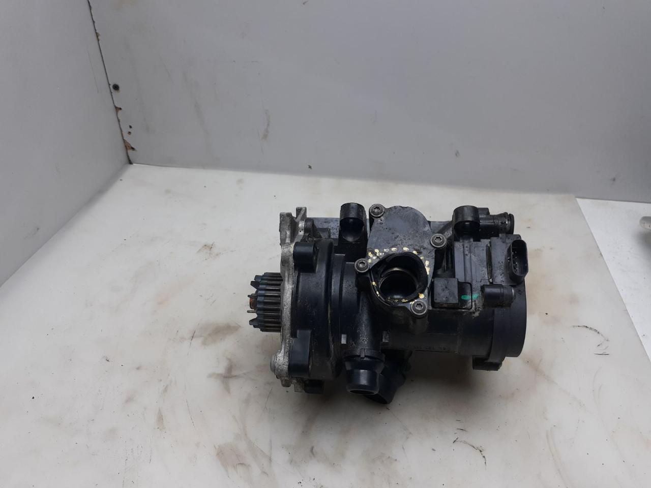 помпа Volkswagen Tiguan 2 поколение 2018, 2.0 л., FSI, бензин, АКПП, белый, внедорожник 5 дв. - фото №1