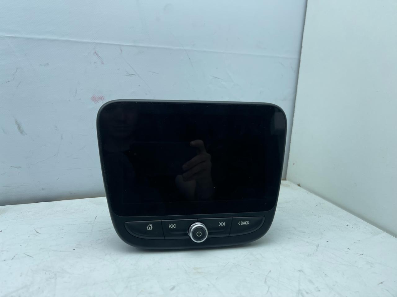 дисплей Chevrolet Equinox 3 поколение 2019, 2.0 л., бензин, АКПП, черный, внедорожник 5 дв., передний привод, 84567685 - фото №1