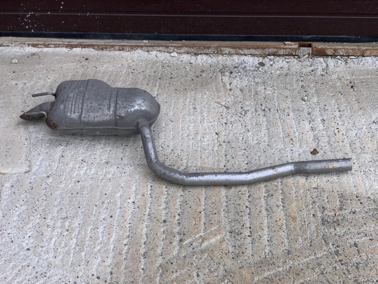 глушитель Chevrolet Cruze 2 поколение 2017, 1.4 л., бензин, АКПП, серый, седан - фото №1