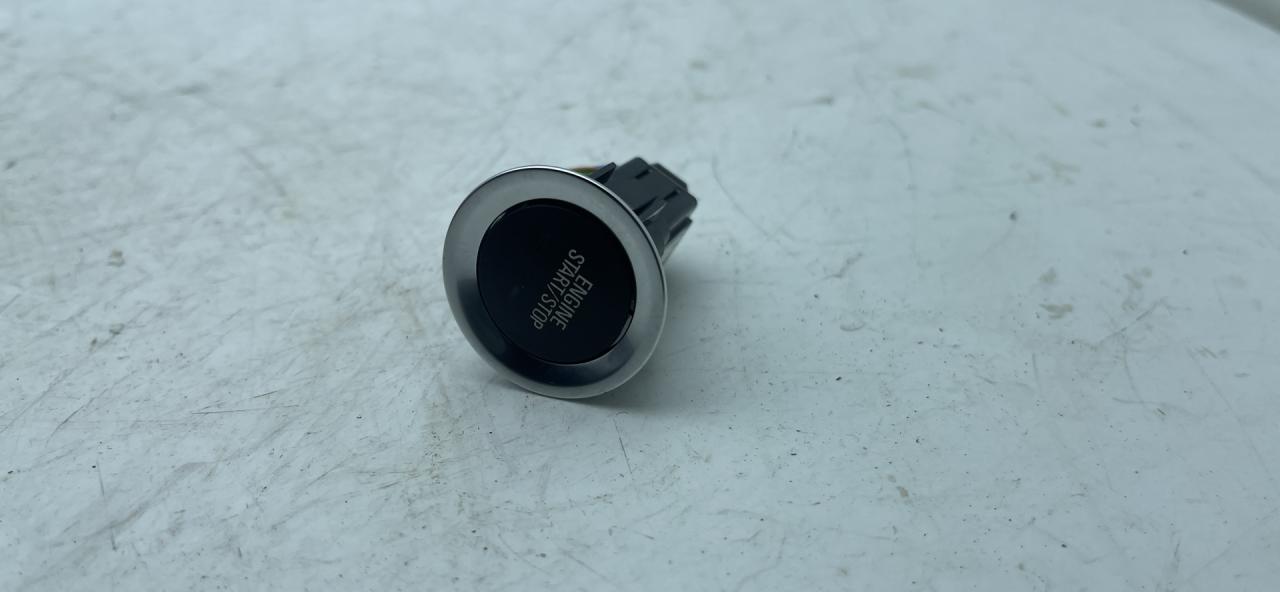 кнопка запуска двигателя Chevrolet Equinox 3 поколение 2019, 2.0 л., бензин, АКПП, черный, внедорожник 5 дв., передний привод, 84179562 - фото №1