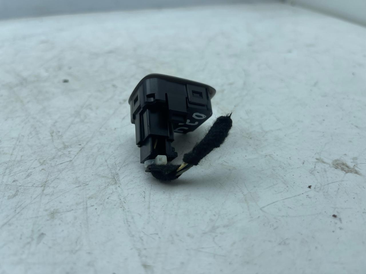 датчик света Chevrolet Equinox 3 поколение 2019, 2.0 л., бензин, АКПП, черный, внедорожник 5 дв., передний привод - фото №1