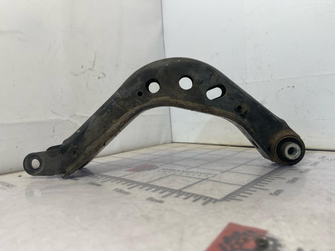 рычаг задний левый Chevrolet Equinox 3 поколение 2019, 2.0 л., бензин, АКПП, черный, внедорожник 5 дв., полный привод, 22979775 - фото №1