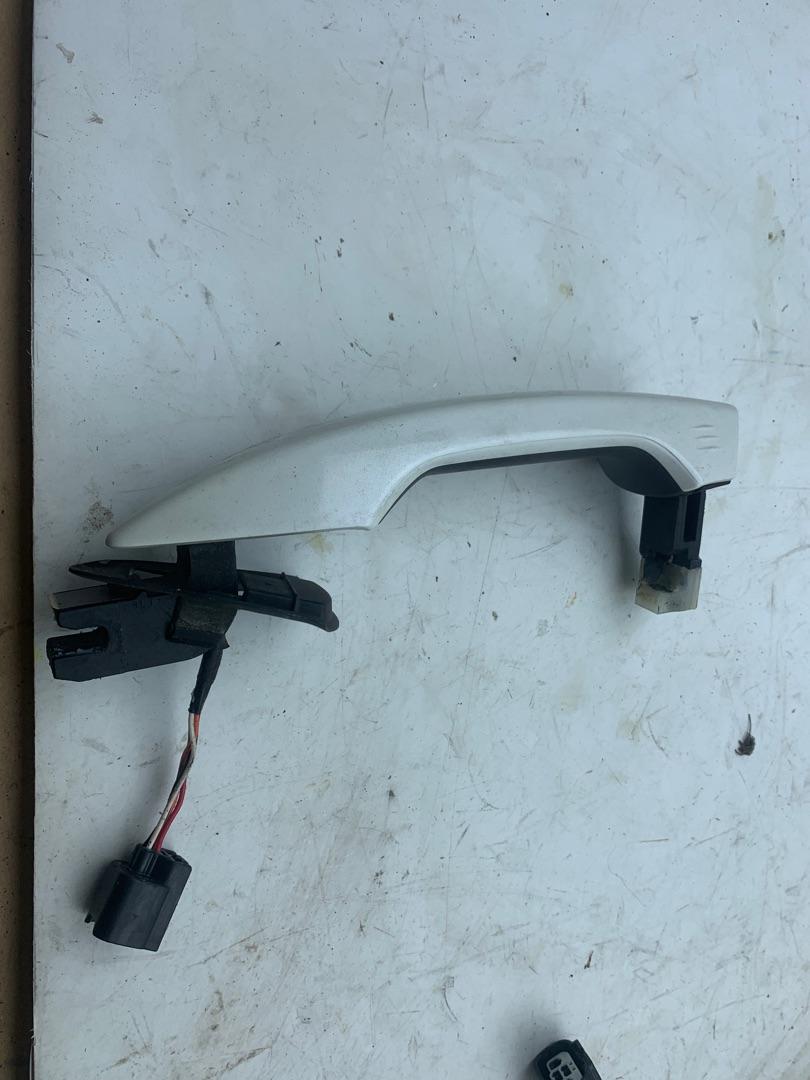 ручка наружная задняя правая Acura RDX 3 поколение 2019, 2.0 л., бензин, АКПП, белый, внедорожник 5 дв., полный привод - фото №1