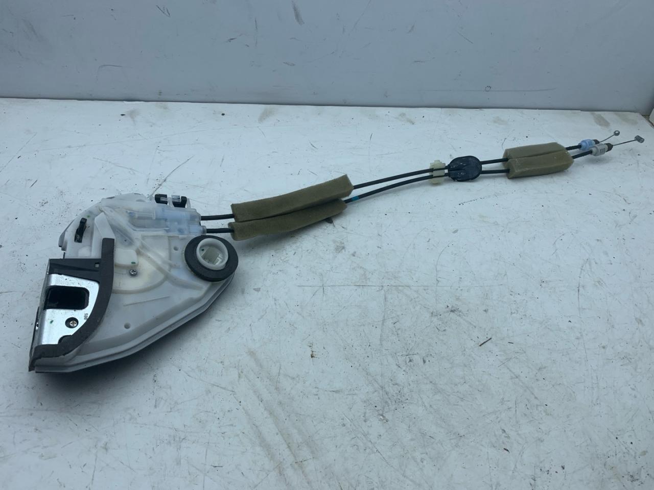 замок двери задней правой Acura RDX 3 поколение 2019, 2.0 л., бензин, АКПП, белый, внедорожник 5 дв., полный привод - фото №1