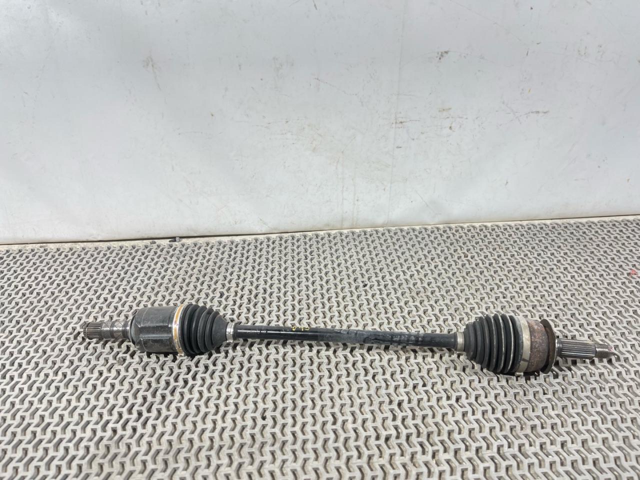 полуось передняя левая (приводной вал, ШРУС) Subaru Forester 5 поколение (SK) 2020, 2.5 л., бензин, АКПП, серый, внедорожник 5 дв., полный привод - фото №1