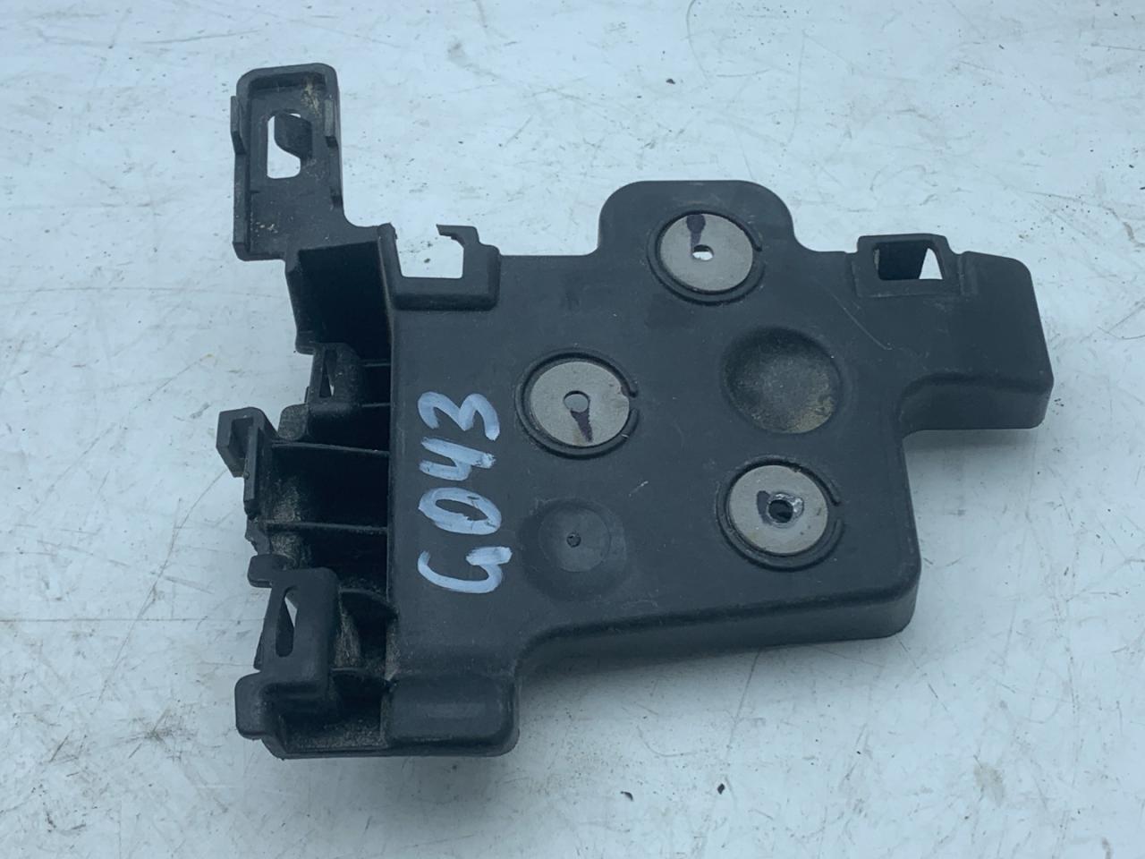 Крепление бампера заднего Chevrolet Equinox 3 поколение 2019, 2.0 л., бензин, АКПП, черный, внедорожник 5 дв., полный привод, 84162910 - фото №1