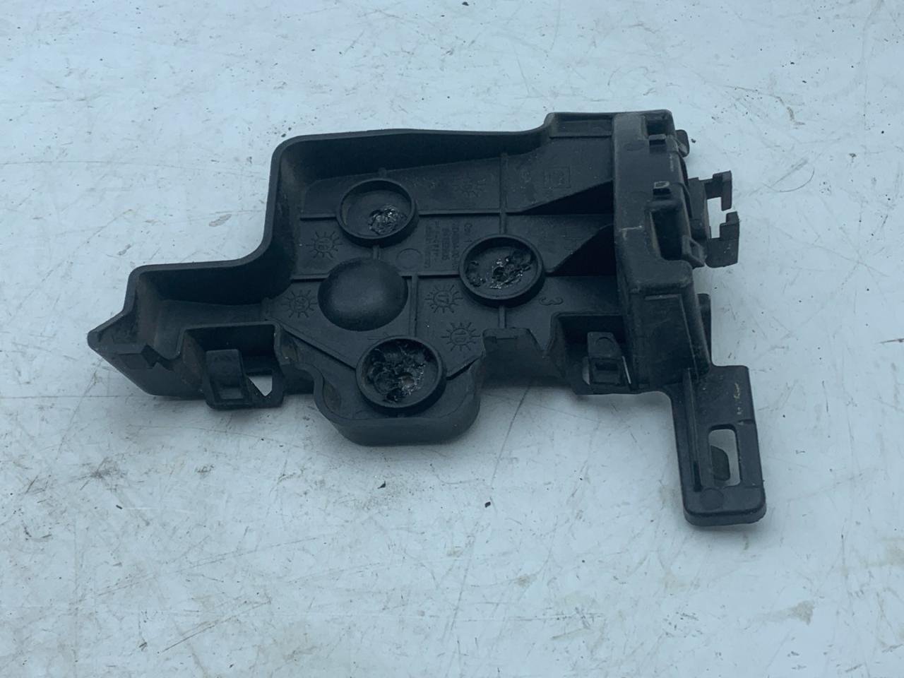 Крепление бампера заднего Chevrolet Equinox 3 поколение 2018, 2.0 л., бензин, АКПП, синий, внедорожник 5 дв., передний привод - фото №1