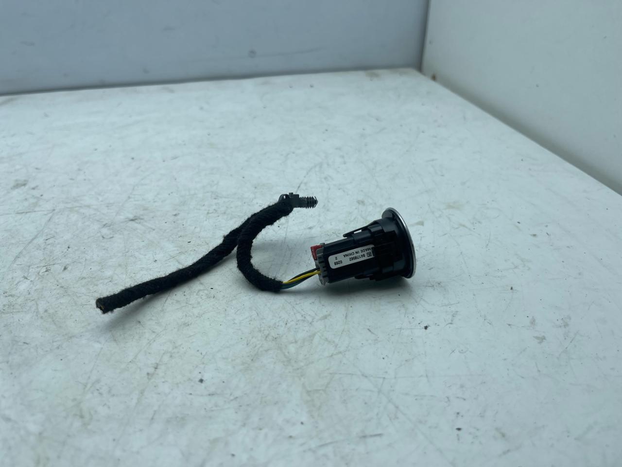 кнопка запуска двигателя Chevrolet Equinox 3 поколение 2018, 1.5 л., бензин, АКПП, черный, внедорожник 5 дв., полный привод, 84179562 - фото №1