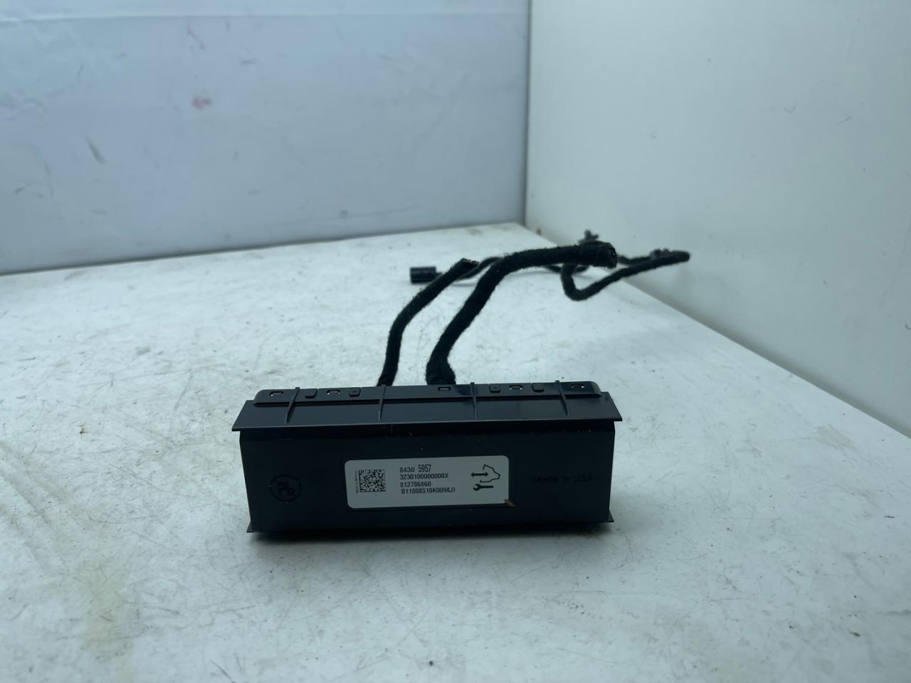 блок управления печки / климат-контроля Chevrolet Equinox 3 поколение 2018, 1.5 л., бензин, АКПП, черный, внедорожник 5 дв., полный привод, 84305957 - фото №1