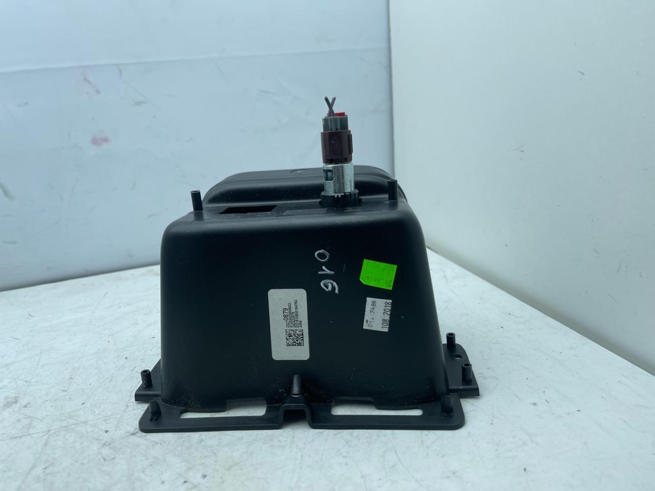 накладка на торпедо (консоль) Chevrolet Equinox 3 поколение 2018, 1.5 л., бензин, АКПП, белый, внедорожник 5 дв., полный привод, 23270879 - фото №1