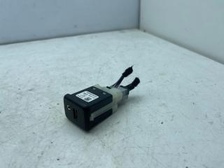 разъем AUX / USB Chevrolet Equinox 3 поколение 2018, 1.5 л., бензин, АКПП, белый, внедорожник 5 дв., полный привод, 13591084