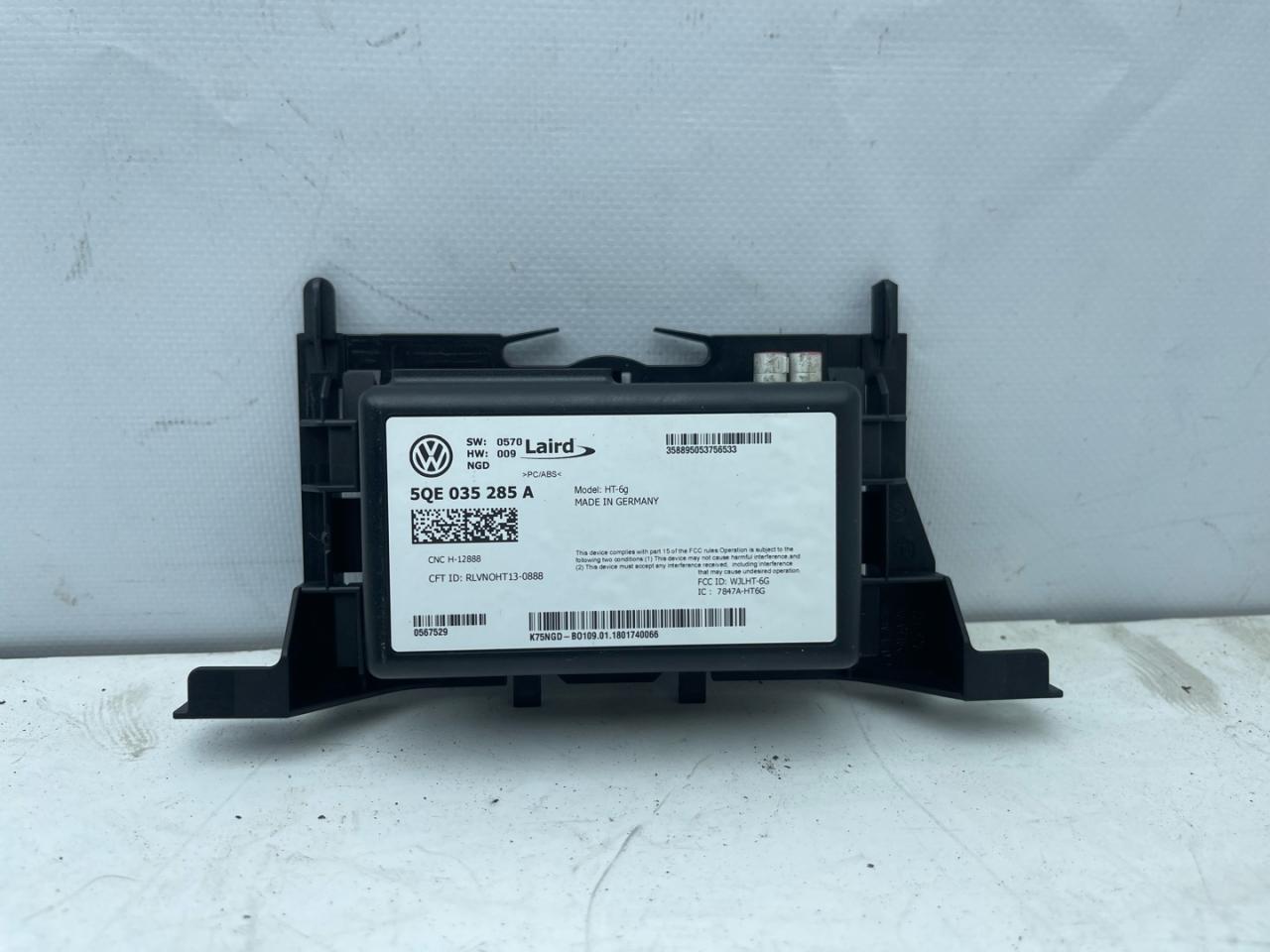 блок управления телефоном Volkswagen Atlas 2018, 3.6 л., бензин, АКПП, черный, внедорожник 5 дв., полный привод, 5QE035285A - фото №1