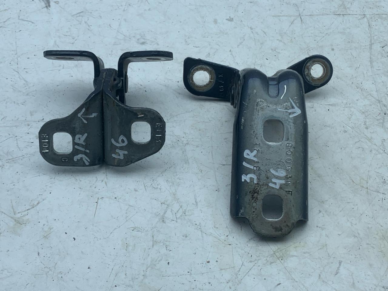 петля двери Chevrolet Equinox 3 поколение 2018, 2.0 л., бензин, АКПП, синий, внедорожник 5 дв., передний привод - фото №1