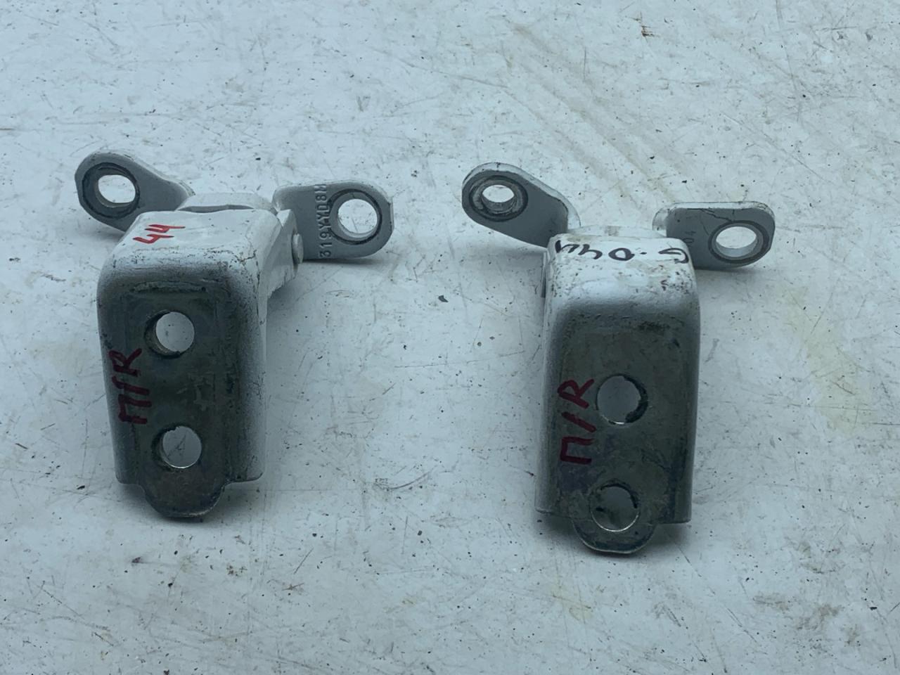 петля двери Acura RDX 3 поколение 2019, 2.0 л., бензин, АКПП, белый, внедорожник 5 дв., полный привод - фото №1