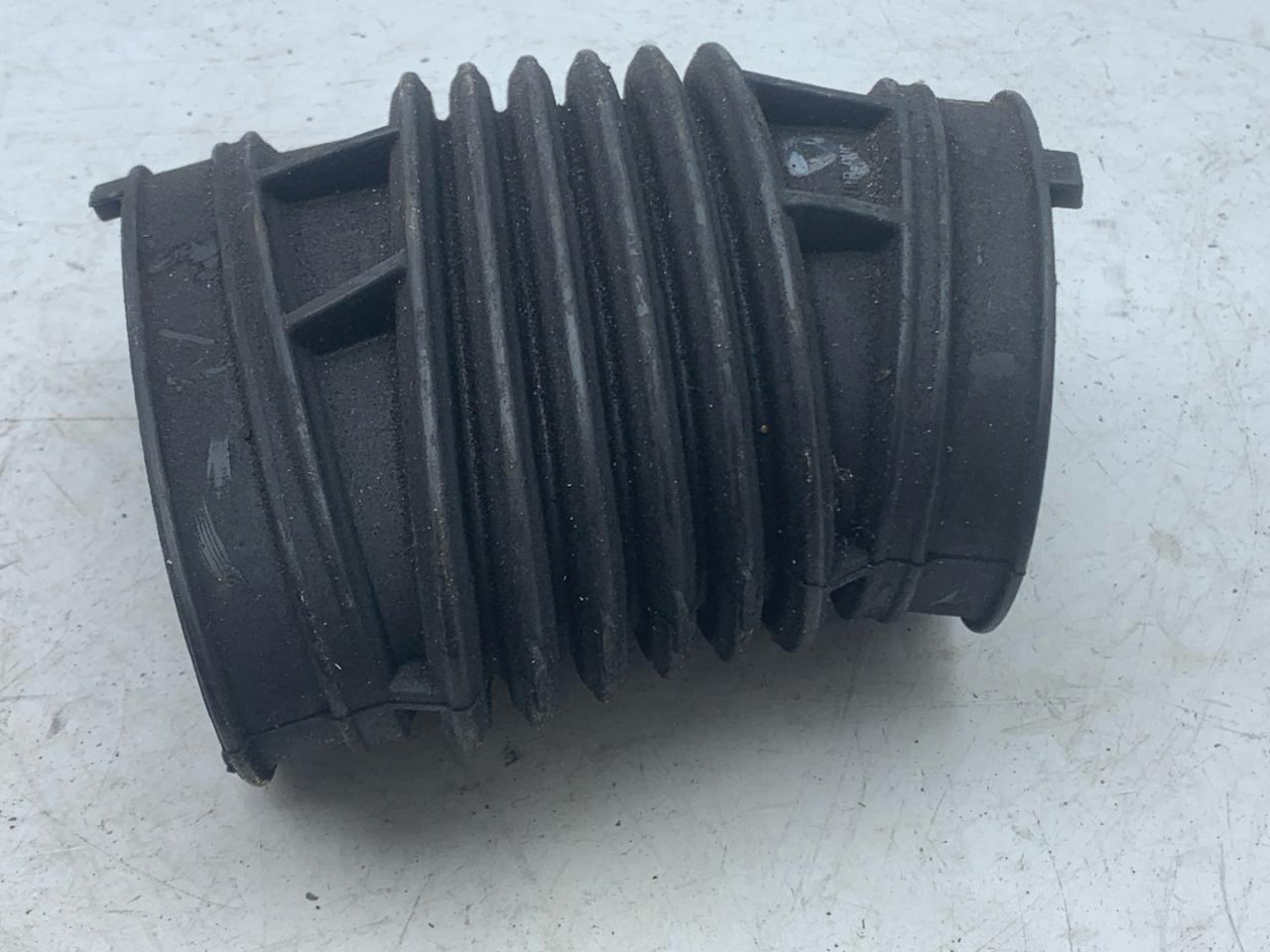 патрубок воздушного фильтра Chevrolet Equinox 3 поколение 2018, 2.0 л., бензин, АКПП, синий, внедорожник 5 дв., передний привод, 23463815 - фото №1