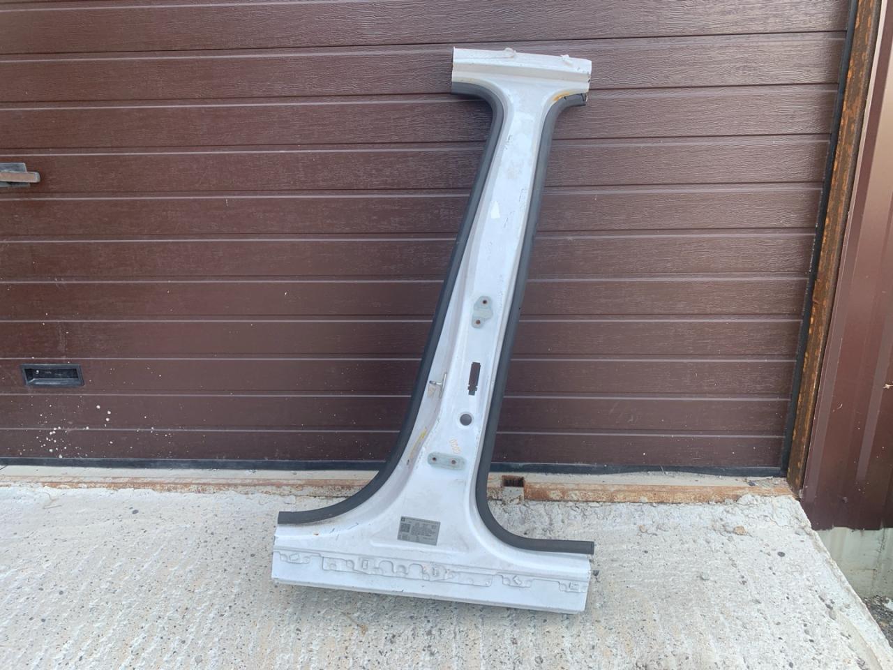 Стойка кузовная центральная левая GMC Terrain 2 поколение 2019, 1.5 л., бензин, АКПП, белый, внедорожник 5 дв. - фото №1